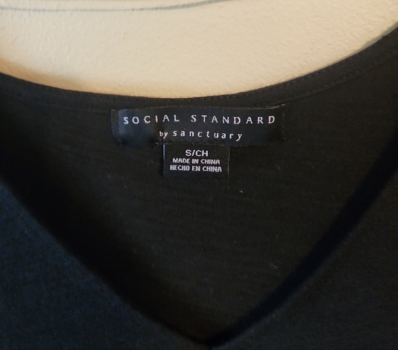 Sanctuary Black V-Neck Sleeveless Dress - Picture 3 of 4